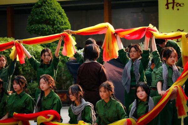 cho-thue-do-linh-bo-doi-bieu-dien-van-nghe (1)