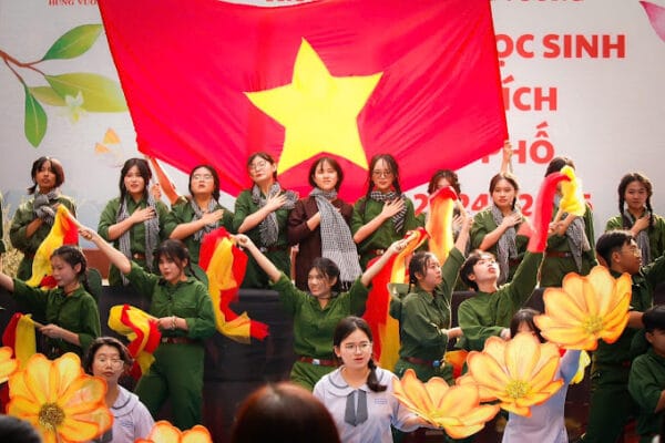 cho-thue-do-linh-bo-doi-bieu-dien-van-nghe (2)