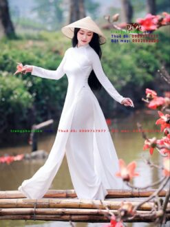 Thuê áo dài lụa trắng