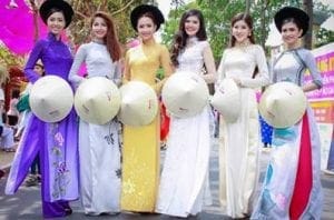 Tà áo dài Việt