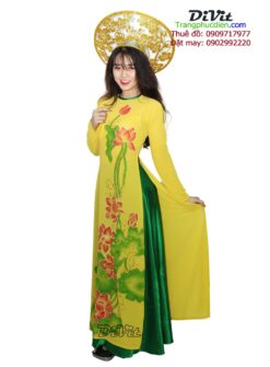 Áo dài vàng hoa sen