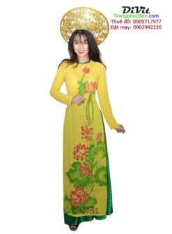 Áo dài vàng hoa sen