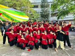 Thuê bà ba nam đỏ đô