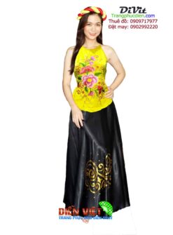 Áo yếm vàng chân váy đen