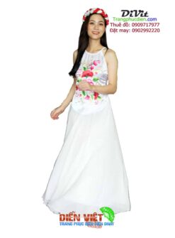 Yếm trắng kín lưng váy voan
