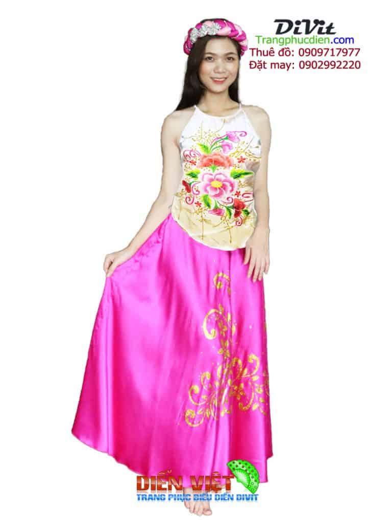 Áo yếm trắng chân váy hồng