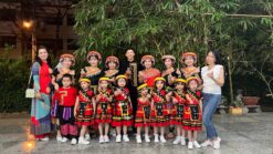 Trang phục H"mông múa Mị