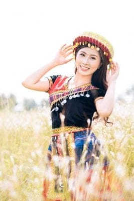 Trang phục H’Mông trong bộ ảnh ngoài trời – ảnh 01