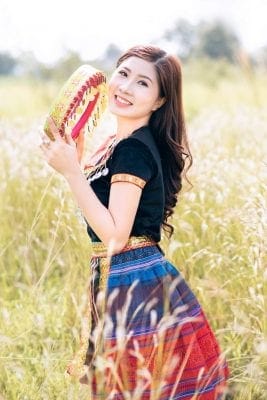Trang phục H’Mông trong bộ ảnh ngoài trời – ảnh 04