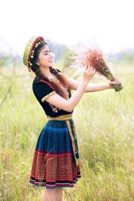 Trang phục H’Mông trong bộ ảnh ngoài trời – ảnh 08