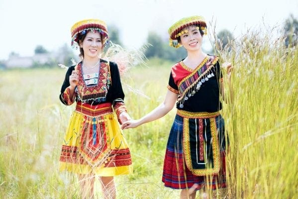 Trang phục H’Mông trong bộ ảnh ngoài trời – ảnh 13