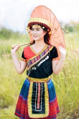 Trang phục H’Mông trong bộ ảnh ngoài trời – ảnh 14
