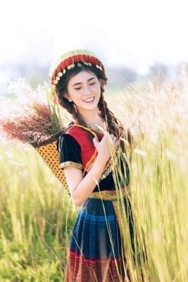 Trang phục H’Mông trong bộ ảnh ngoài trời – ảnh 19