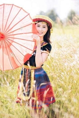 Trang phục H’Mông trong bộ ảnh ngoài trời – ảnh 20