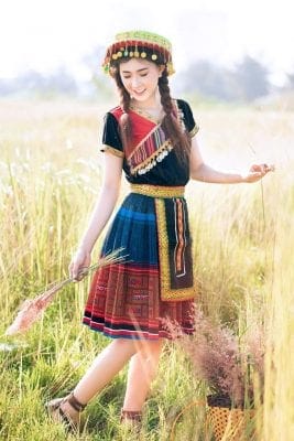 Trang phục H’Mông trong bộ ảnh ngoài trời – ảnh 23
