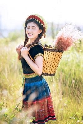 Trang phục H’Mông trong bộ ảnh ngoài trời – ảnh 22
