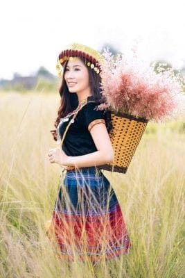 Trang phục H’Mông trong bộ ảnh ngoài trời – ảnh 25