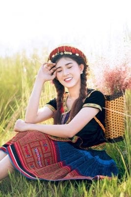 Trang phục H’Mông trong bộ ảnh ngoài trời – ảnh 26