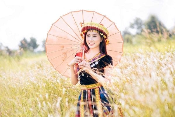 Trang phục H’Mông trong bộ ảnh ngoài trời – ảnh 29