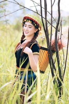 Trang phục H’Mông trong bộ ảnh ngoài trời – ảnh 30