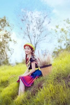 Trang phục H’Mông trong bộ ảnh ngoài trời – ảnh 38