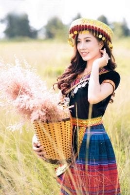 Trang phục H’Mông trong bộ ảnh ngoài trời – ảnh 33