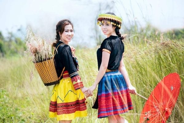 Trang phục H’Mông trong bộ ảnh ngoài trời – ảnh 32