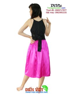 Yếm đen váy hồng ngắn