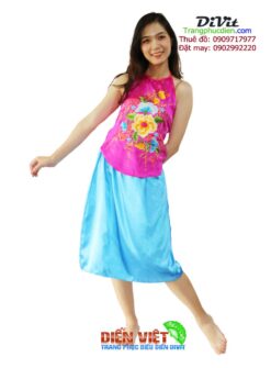 Yếm hồng váy ngắn xanh biển