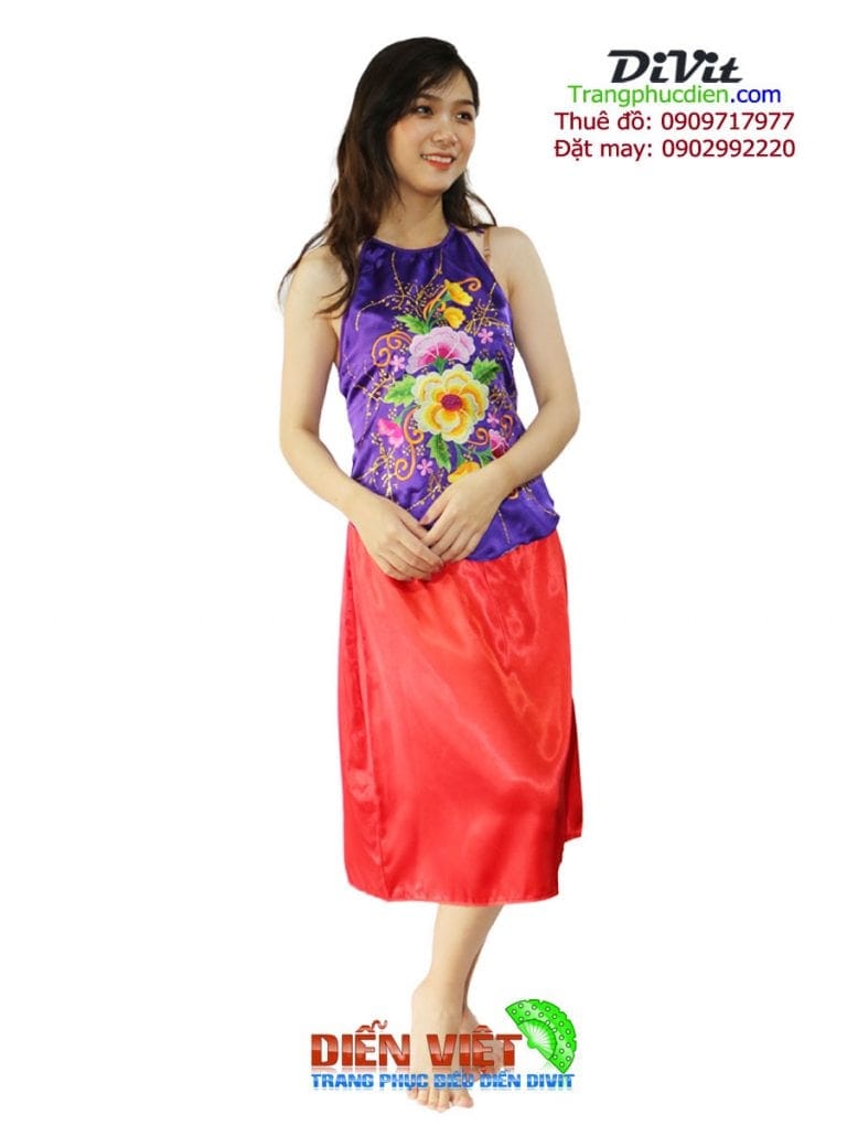 Yếm tim váy đỏ ngắn