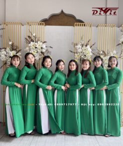 Thuê áo dài xanh lá trơn