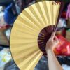 Quạt trơn màu vàng nhạt xương nâu
