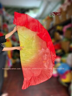 thue-quat-mua-lua-vang-loang-do