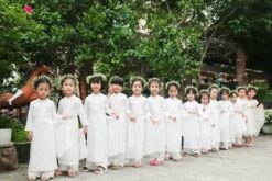 Áo dài trắng bé gái
