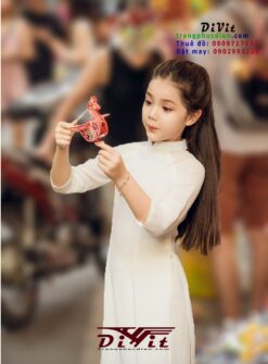 Áo dài trắng bé gái