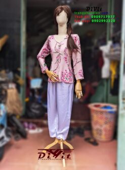 Trang phục bà ba in hoa đào