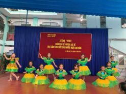 Thuê đầm bồng trẻ em