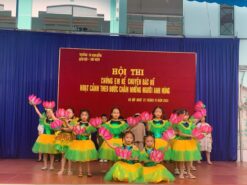 Thuê đầm bồng trẻ em