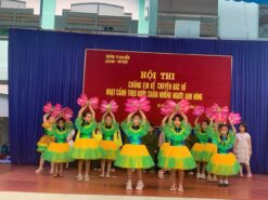 Thuê đầm bồng trẻ em