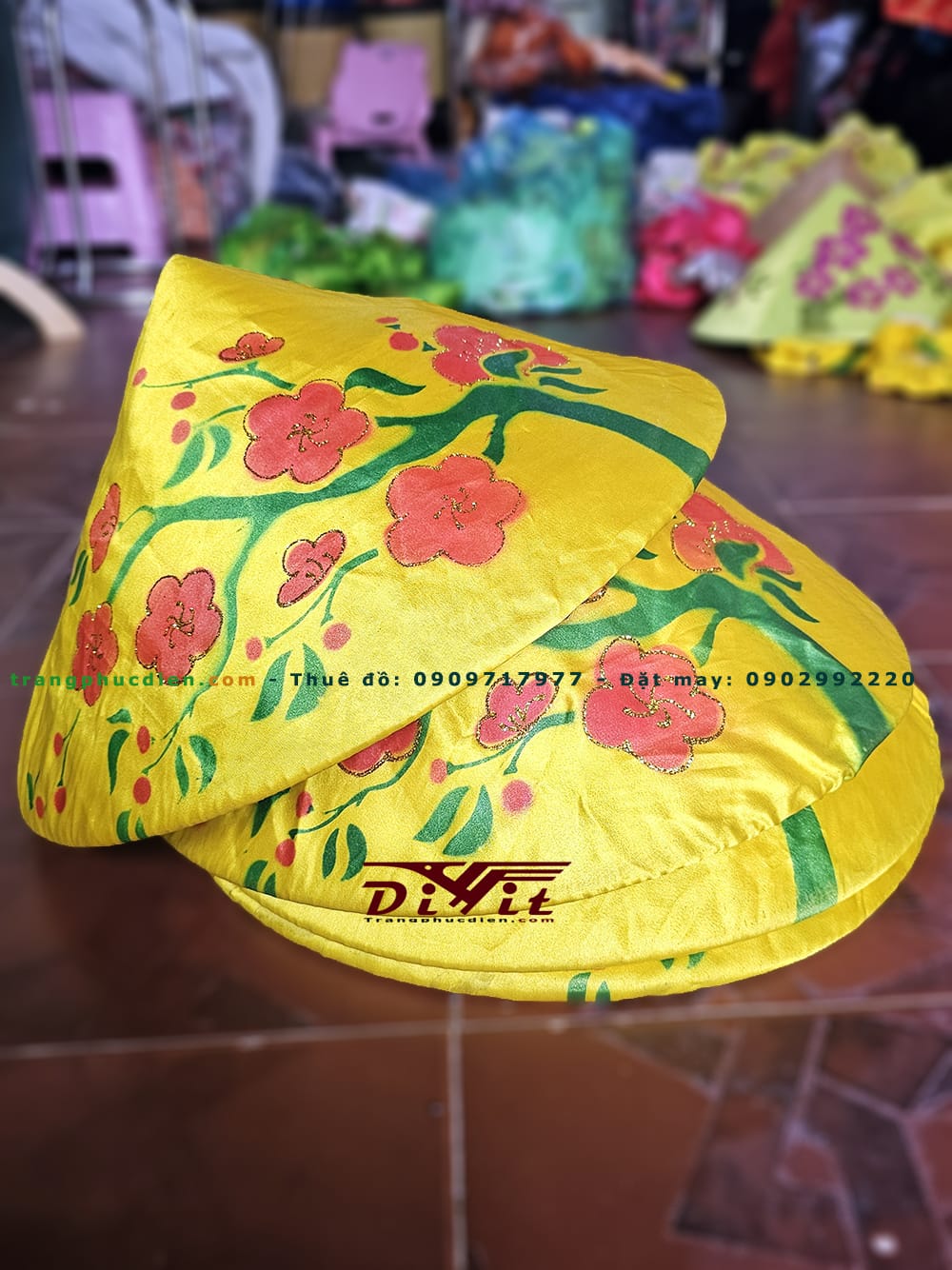 Nón lá vàng họa tiết