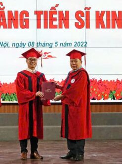 Thuê đồ tốt nghiệp đỏ