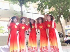 Áo dài đỏ tay phồng