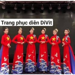 Áo dài đỏ sao vàng tà sóng biển