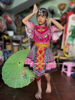 Dân tộc H'Mông bé gái 5 - 8 tuổi