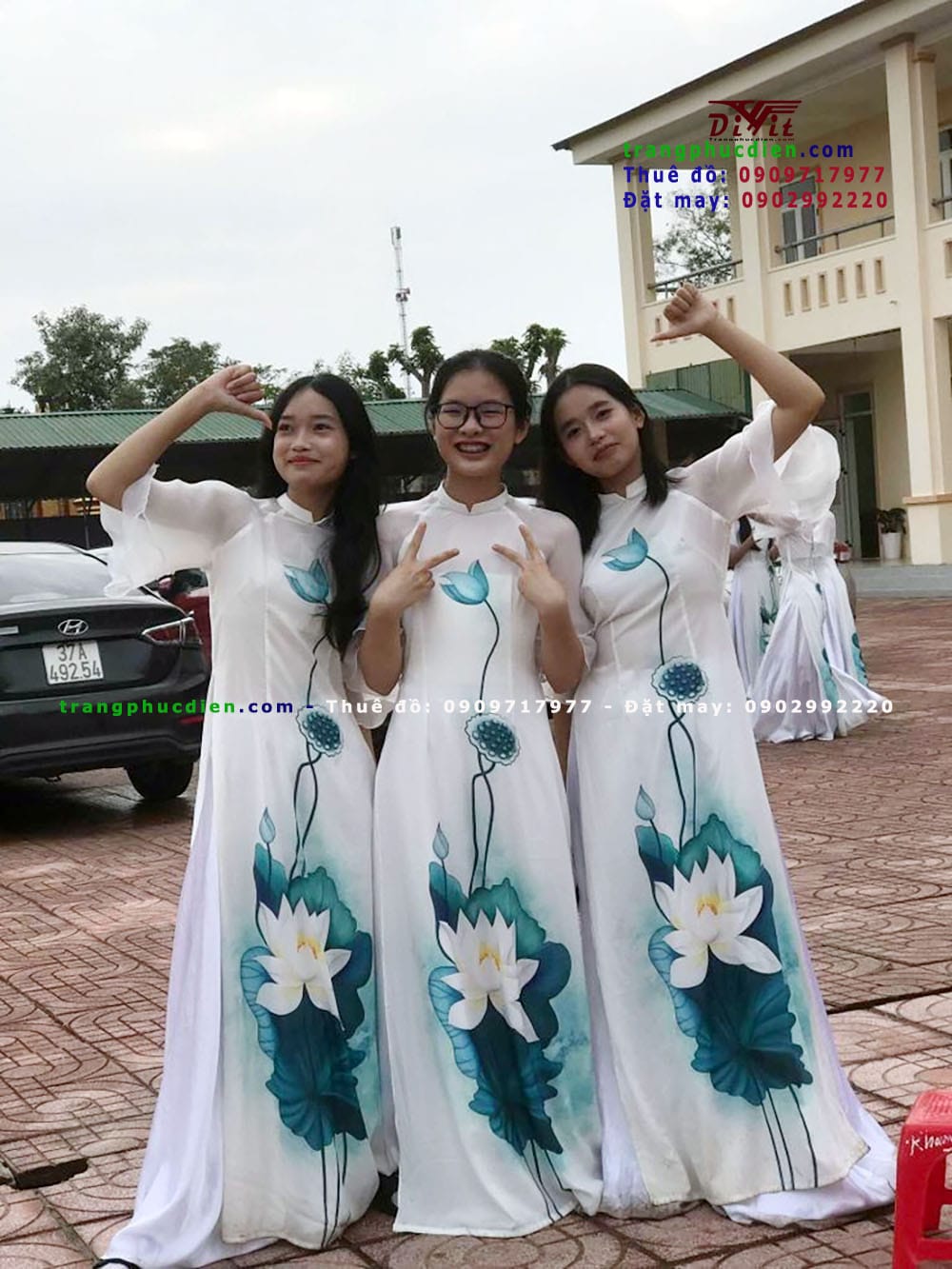 Thuê áo dài sen trắng