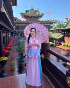 Yếm váy múa đương đại