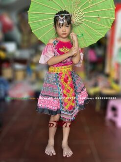 Dân tộc H'Mông bé gái 5 - 8 tuổi