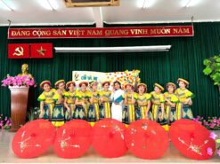 Trang phục H'Mông nữ vàng