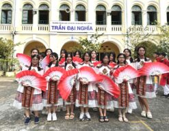 Trang phục H'Mông nữ trắng
