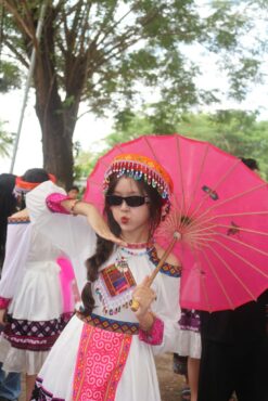 Trang phục H'Mông nữ trắng
